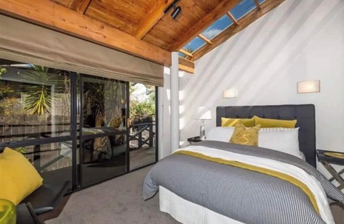 Beach Haven House | Iconic Estate -Unique Waterfront Experience