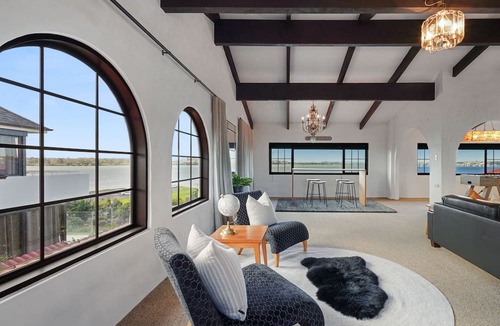 Sunnyhills House | Magnificent Beachfront Mansion - Pool