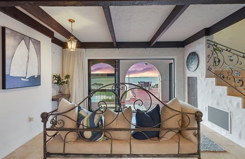 Sunnyhills House | Magnificent Beachfront Mansion - Pool