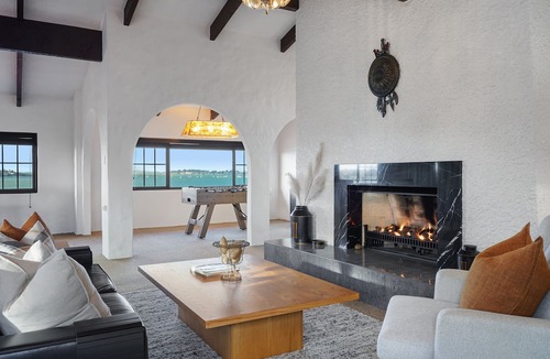 Sunnyhills House | Magnificent Beachfront Mansion - Pool