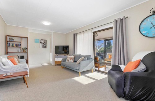 Owhata House | Poet's Corner - 3 Bedrooms | 1 Bathroom in Poet's Corner