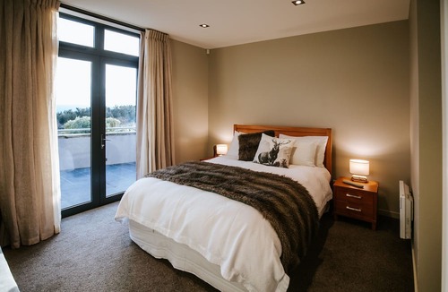Wanaka House | Mt Gold Retreat - Tennis court - Hot Tub