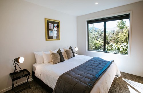 Wanaka House | Minaret Ridge - Family friendly