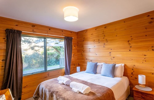 Blackpool House | Moa Cottage in Oneroa Village