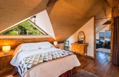 Alexandra House | Magical Loft Among the Trees at Homewood Forest Retreat