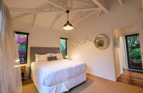 Omiha House | The Pavilion, Ōmiha - Welcome to The Pavilion, Ōmiha, a stunning premium holiday home nestled in the picturesque surroundings of unspoiled Ōmiha, a sanctuary for the island's native birdlife and flora. This exquisite two-bedroom, two-bathroom retreat