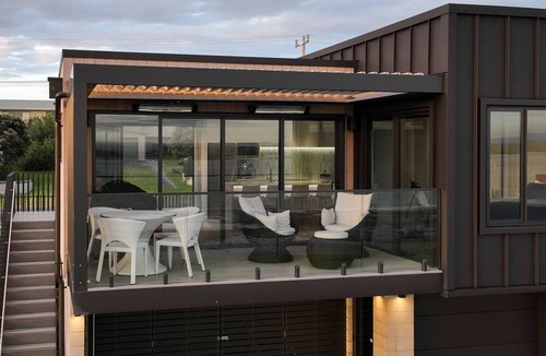 Pukehina House | 690A Pukehina - Whare Iti