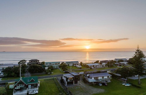 Pukehina House | 690A Pukehina - Whare Iti
