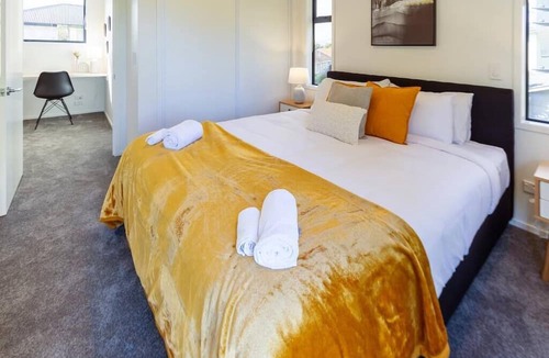 Upper Riccarton House | Park Views 1 Bed 1 Bath w/Carpark & Office Space