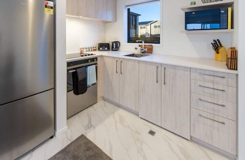 Upper Riccarton House | Urban Park Escape 2 Bed 2 Bath w/Carpark
