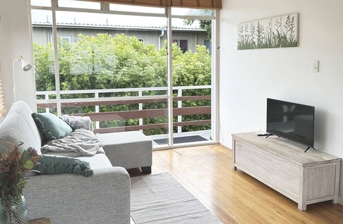 Mount Eden Apartment | Home on the Grange - Mt Eden
