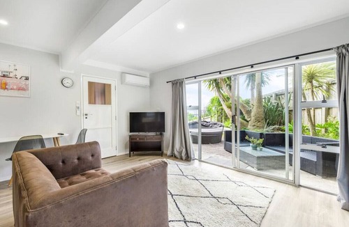 Torbay Apartment | A delight in the Bays | 1 BR | 1 BATH | Free WiFi