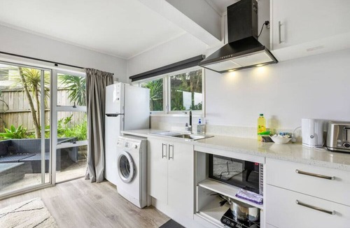 Torbay Apartment | A delight in the Bays | 1 BR | 1 BATH | Free WiFi