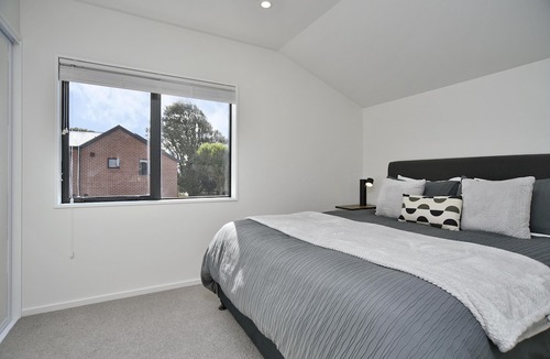 Sydenham House | Āta Haere - Modern, comfortable and funky getaway close to central Christchurch