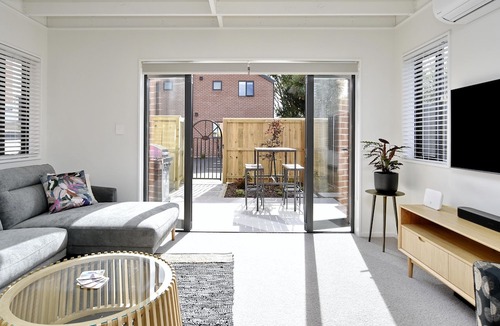 Sydenham House | Āta Haere - Modern, comfortable and funky getaway close to central Christchurch