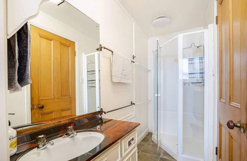 Chatswood House | 4Bed Spacious Villa in Chatswood