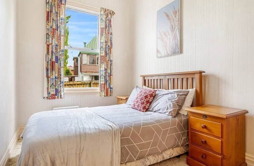 Chatswood House | 4Bed Spacious Villa in Chatswood