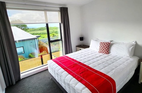 Raumati Beach House | U Suites on Trieste Way