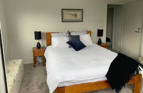 Westshore House | “HotelSuse” 2 minute walk to Westshore beach.
