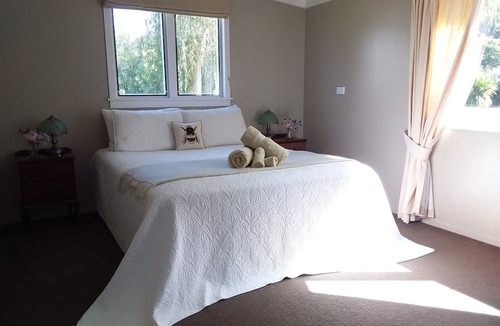 Coromandel Cottage | Jaed Cottage - Set on Sunny & Serene 1.75 Acres. Close to Town/wi-fi