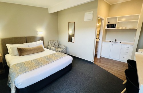 Westshore Hotel | Marineland Motel