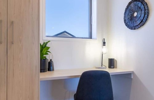 Upper Riccarton House | Modern Townhouse by Middleton Park, 1 bed 1 bath