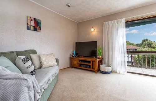 Epsom House | Prime Location! 4BR Sunny Character Home Near CBD