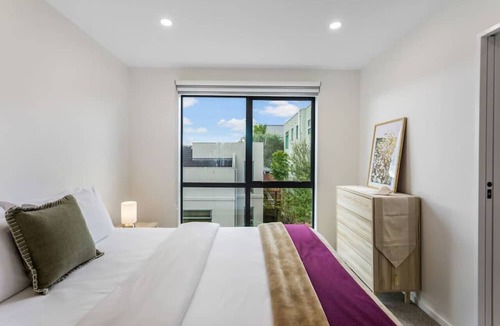 Greenlane - Ellerslie House | Exceptional 2BR in Ellerslie | Prime TV | WiFi |