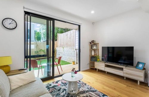 Greenlane - Ellerslie House | Exceptional 2BR in Ellerslie | Prime TV | WiFi |