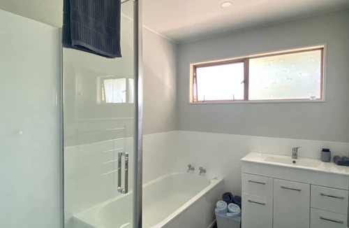 Havelock North House | Havelock Hideaway - A relaxing holiday home with a pool!