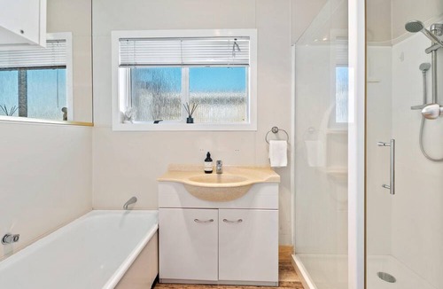Rotorua House | Rooftops Rotorua - 4 Bedrooms, 2 Bathrooms