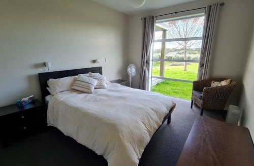 Mangawhai House | Hot Sands Olive Estate - Peaceful haven in a gated community close to estuary and golf courses