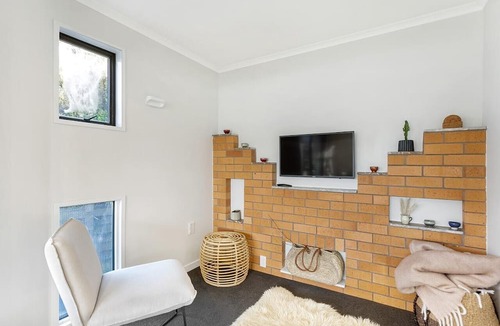 Dunedin House | Harbour Views