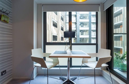 Newton Apartment | Toodle's Pristine inner-city nest with carpark