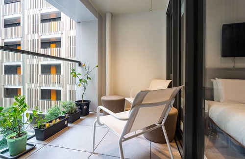 Newton Apartment | Toodle's Pristine inner-city nest with carpark