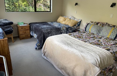 Picton House | Picton~marina views large 2 storey 5 bedroom short stroll to town and foreshore