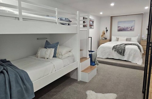 Omokoroa Apartment | Private self contained 1 bedroom apartment Great harbour views in Omokoroa