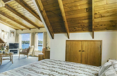 Oneroa House | Classic Kiwi Bach by the Beach