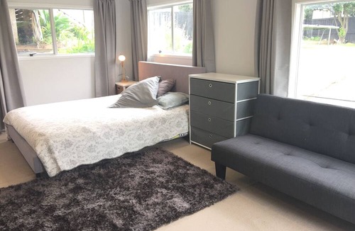 Tauranga House | Pool, sky tv, darts. A great place for families! Not a party house…