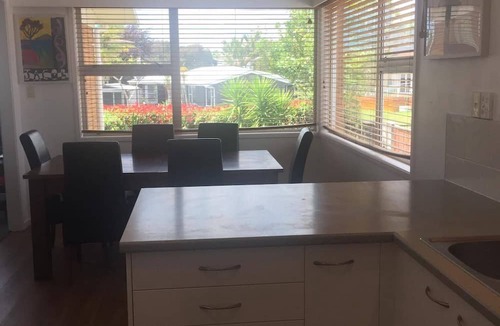 Tauranga House | Pool, sky tv, darts. A great place for families! Not a party house…