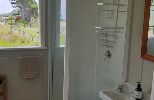Mahia Cottage | Absolute Beach Front Escape