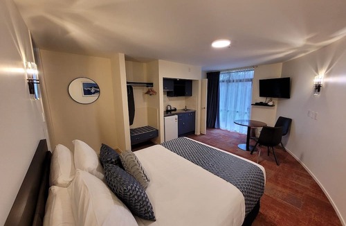 Milford Hotel | City of Sails Motel