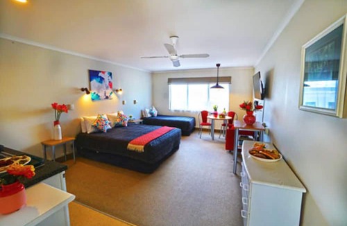 Hamilton Lake Hotel | Ashwood Manor Motor Lodge