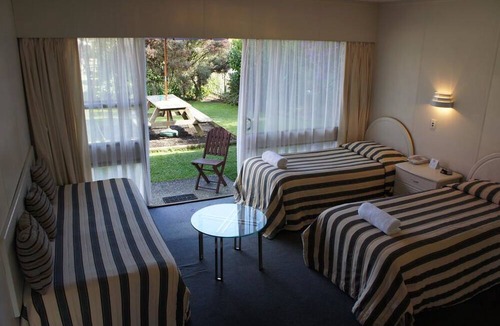 Mangere Hotel | Airport Gold Star Motel