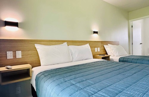 Mangere Hotel | Airport Gold Star Motel