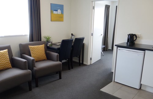Burnside Hotel | Airport Palms Motel