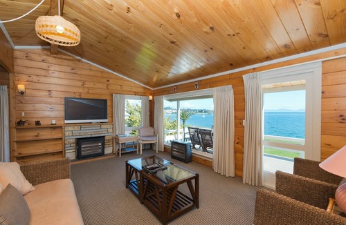 Waipahihi Hotel | Oasis Beach Motel