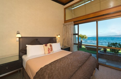 Waipahihi Hotel | Oasis Beach Motel