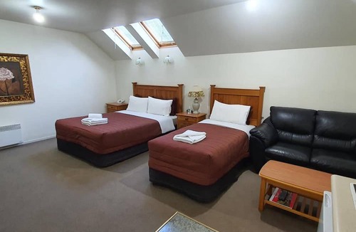 Sherborne Street Hotel | Rosewood Court Motel