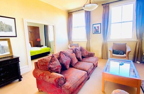 Devonport Hotel | The Esplanade Hotel